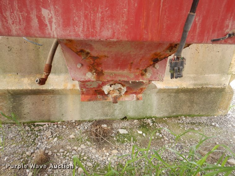 image for item KW9948 Case IH 810  dry fertilizer spreader bed