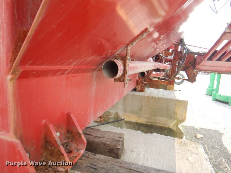 image for item KW9948 Case IH 810  dry fertilizer spreader bed