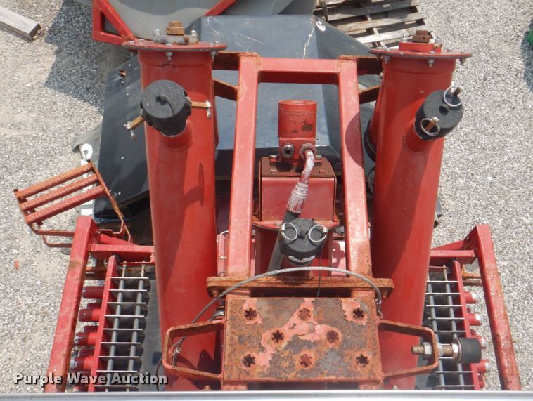 image for item KW9948 Case IH 810  dry fertilizer spreader bed
