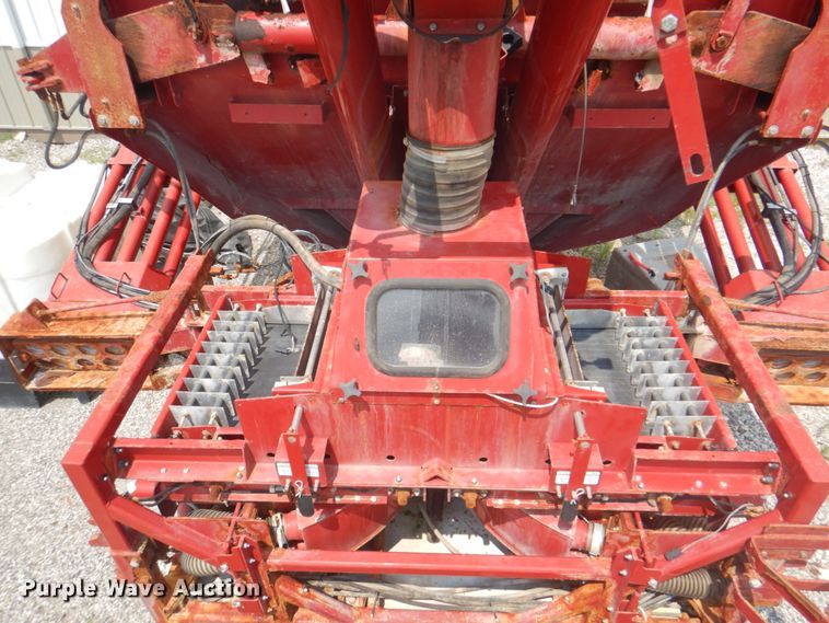 image for item KW9948 Case IH 810  dry fertilizer spreader bed