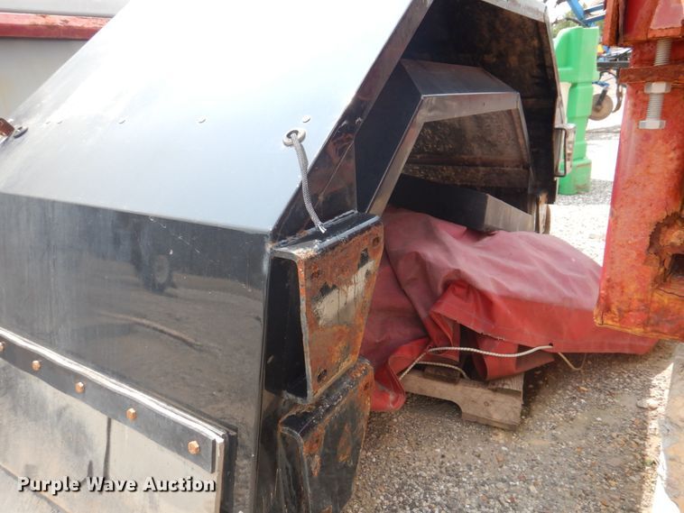 image for item KW9948 Case IH 810  dry fertilizer spreader bed