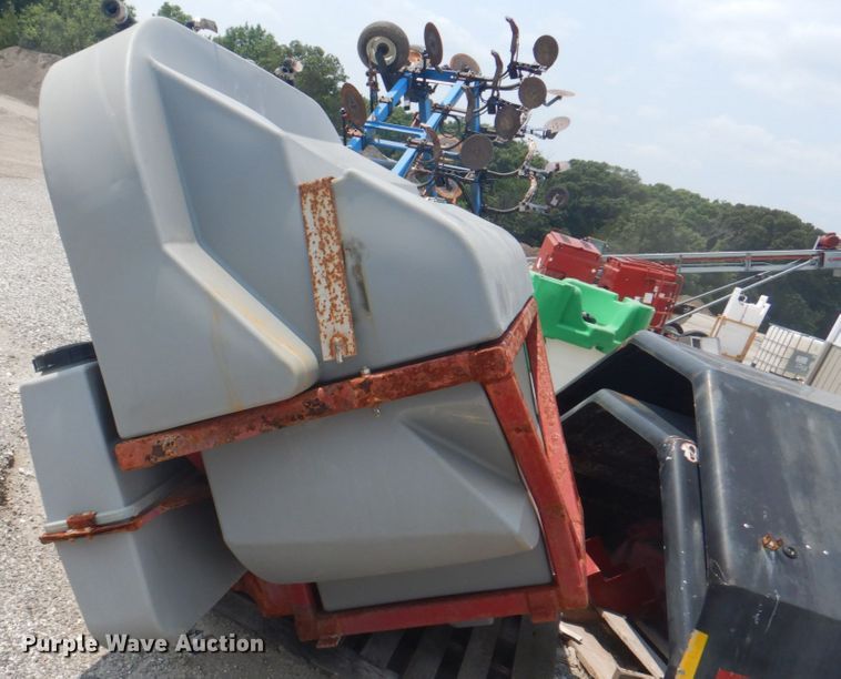 image for item KW9948 Case IH 810  dry fertilizer spreader bed