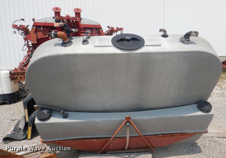 image for item KW9948 Case IH 810  dry fertilizer spreader bed