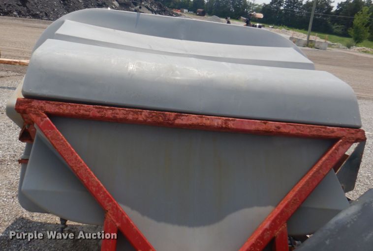 image for item KW9948 Case IH 810  dry fertilizer spreader bed