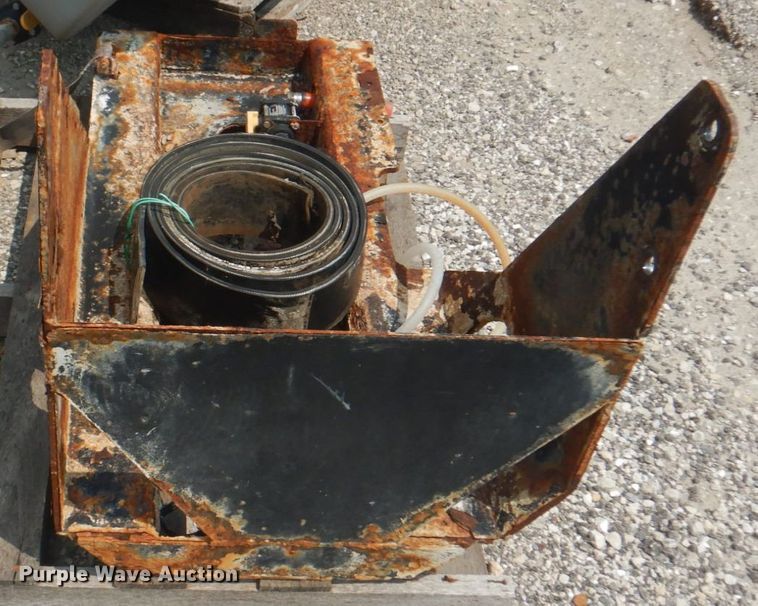 image for item KW9948 Case IH 810  dry fertilizer spreader bed