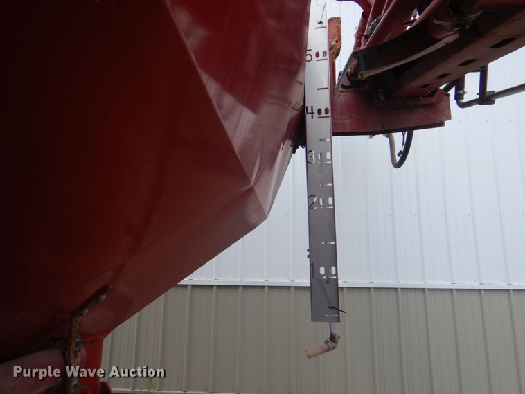 image for item KW9948 Case IH 810  dry fertilizer spreader bed