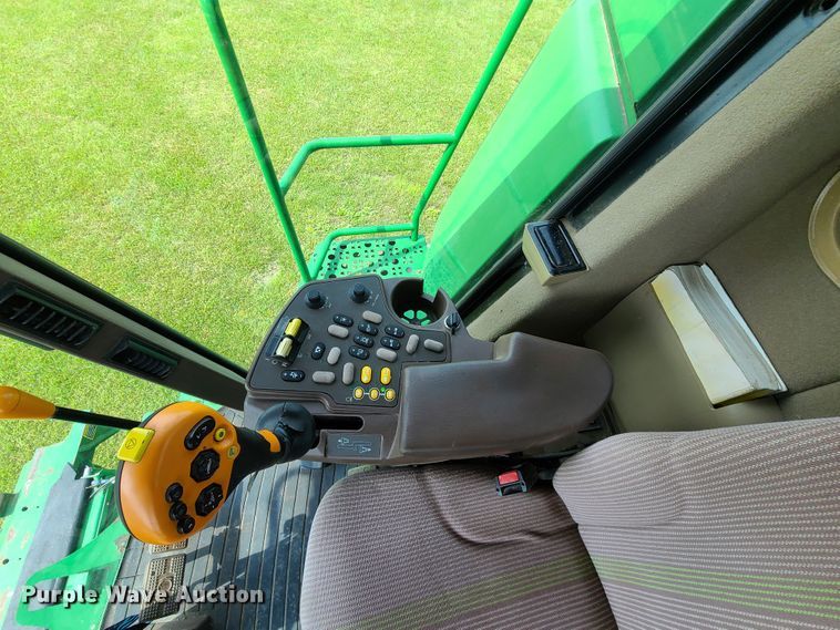 image for item L1297 2004 John Deere 9660 STS  RWA combine