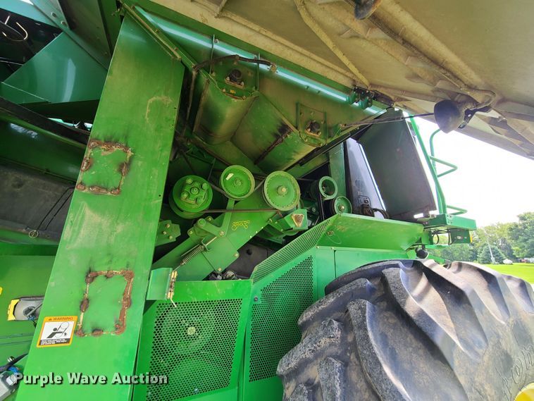 image for item L1297 2004 John Deere 9660 STS  RWA combine