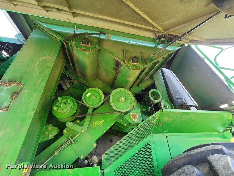 image for item L1297 2004 John Deere 9660 STS  RWA combine