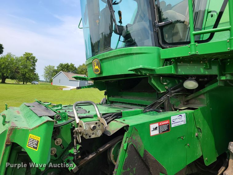 image for item L1297 2004 John Deere 9660 STS  RWA combine