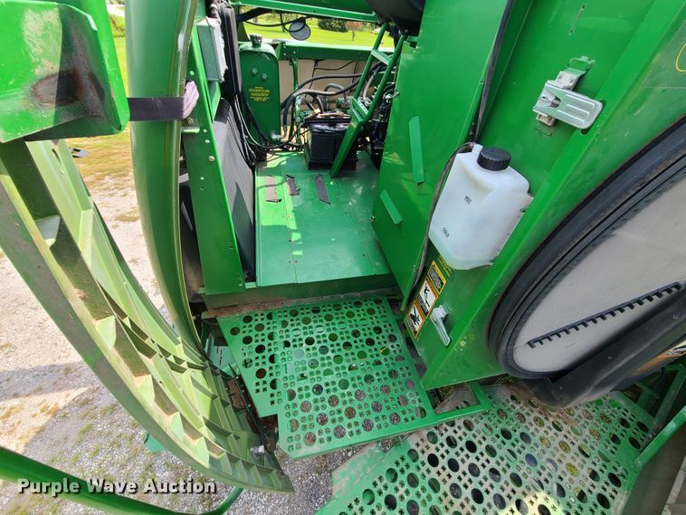 image for item L1297 2004 John Deere 9660 STS  RWA combine