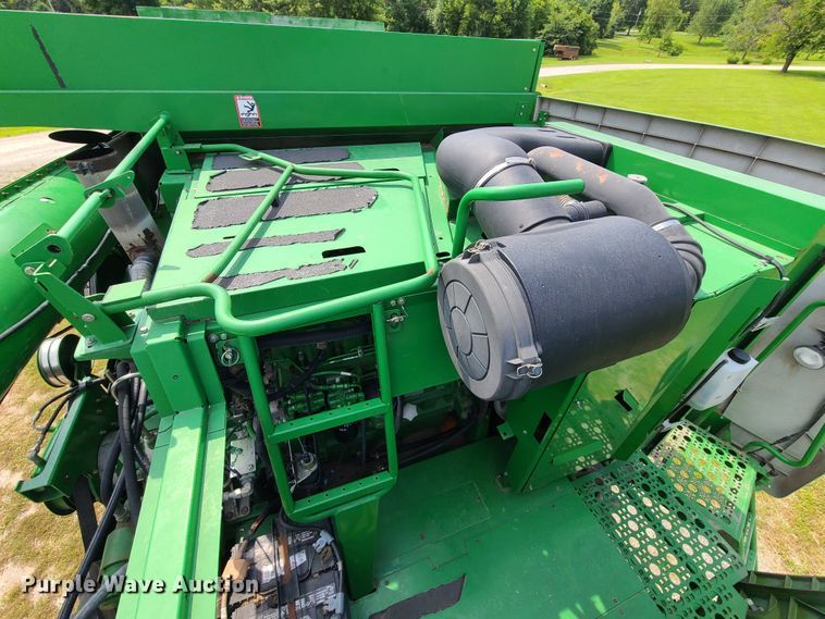 image for item L1297 2004 John Deere 9660 STS  RWA combine
