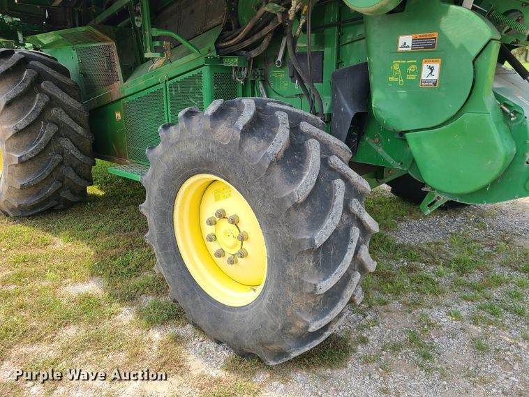 image for item L1297 2004 John Deere 9660 STS  RWA combine