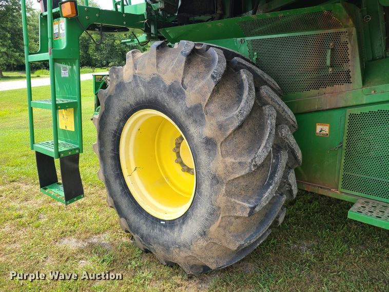 image for item L1297 2004 John Deere 9660 STS  RWA combine
