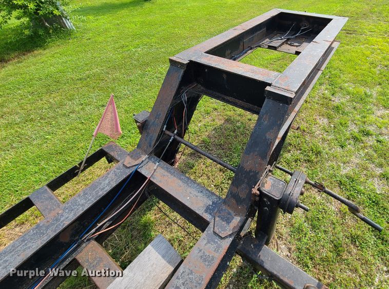 image for item L1305 1991 Bison  combine trailer
