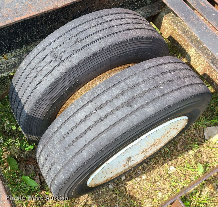 image for item L1305 1991 Bison  combine trailer