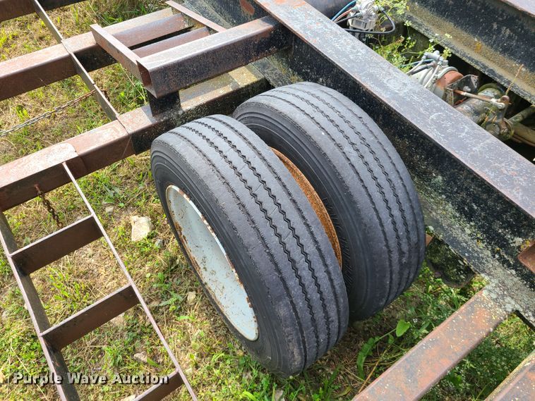 image for item L1305 1991 Bison  combine trailer