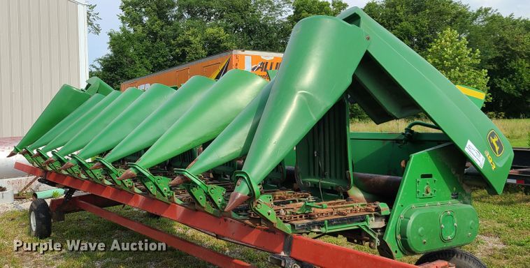 image for item L1306 John Deere 893  corn head