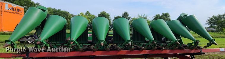 image for item L1306 John Deere 893  corn head