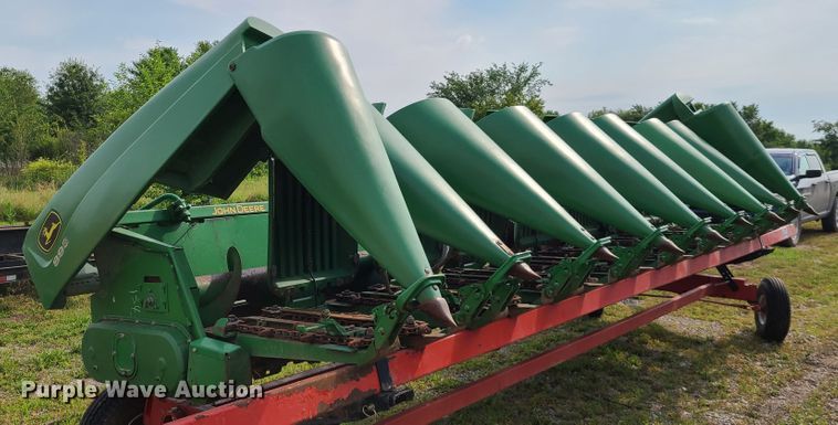 image for item L1306 John Deere 893  corn head