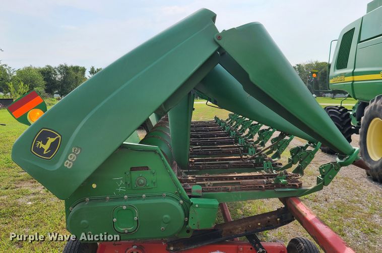 image for item L1306 John Deere 893  corn head