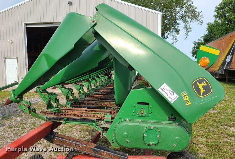 image for item L1306 John Deere 893  corn head