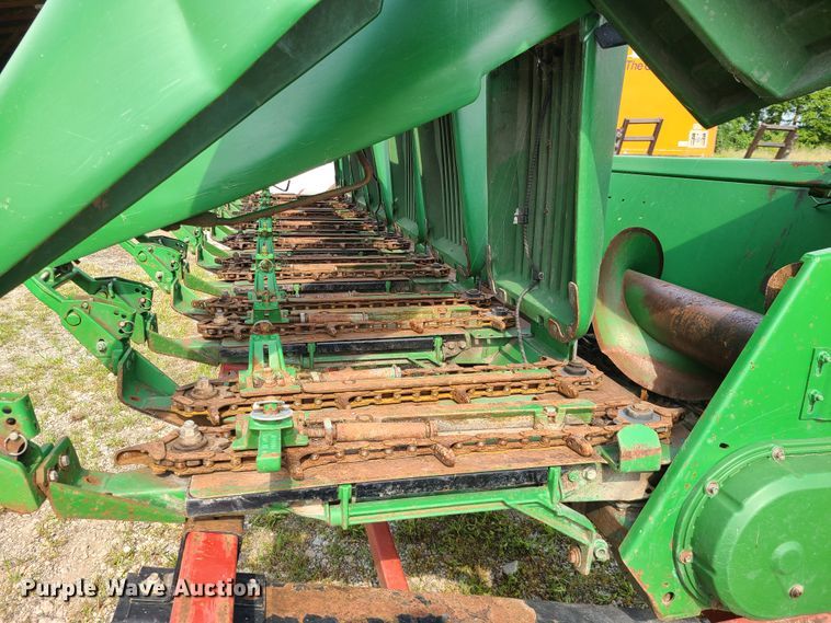 image for item L1306 John Deere 893  corn head