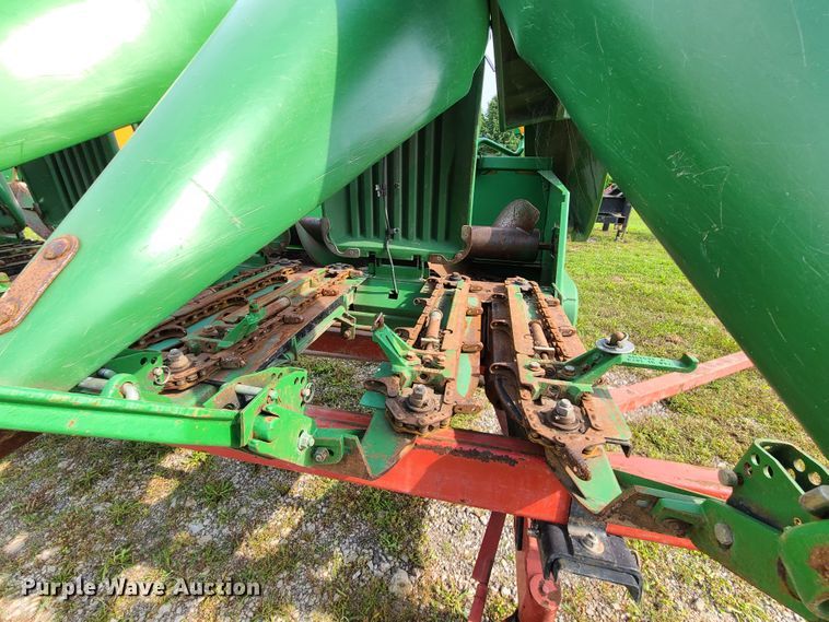 image for item L1306 John Deere 893  corn head