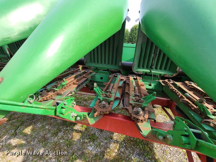 image for item L1306 John Deere 893  corn head