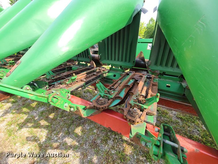 image for item L1306 John Deere 893  corn head