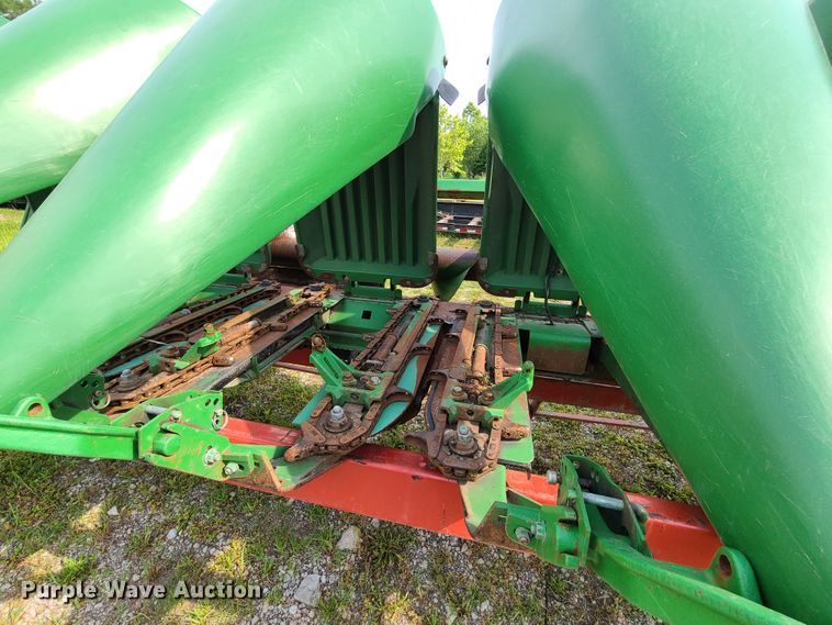 image for item L1306 John Deere 893  corn head