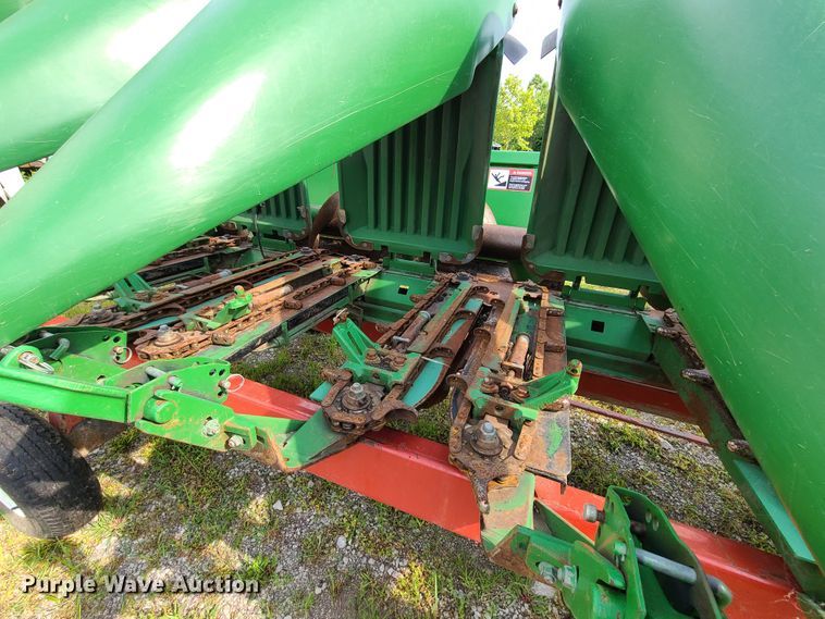 image for item L1306 John Deere 893  corn head
