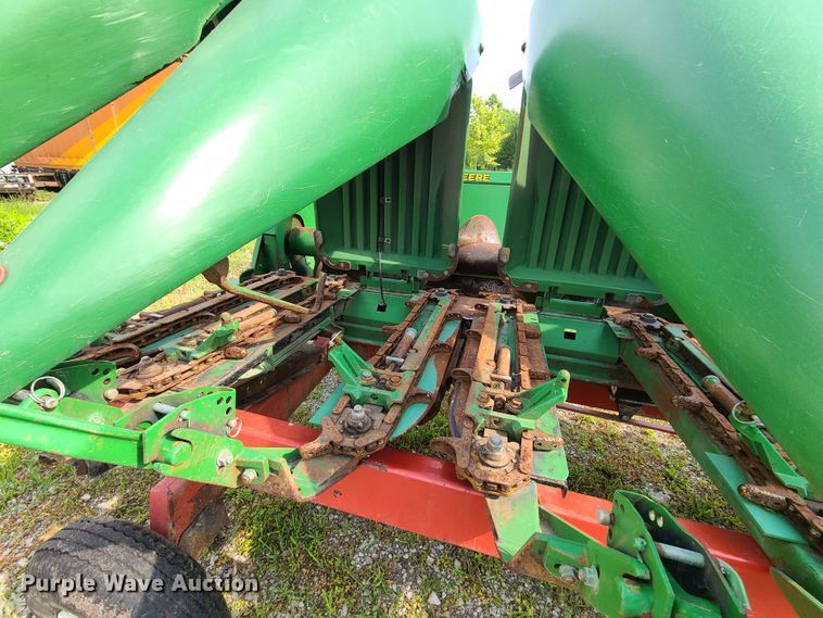 image for item L1306 John Deere 893  corn head