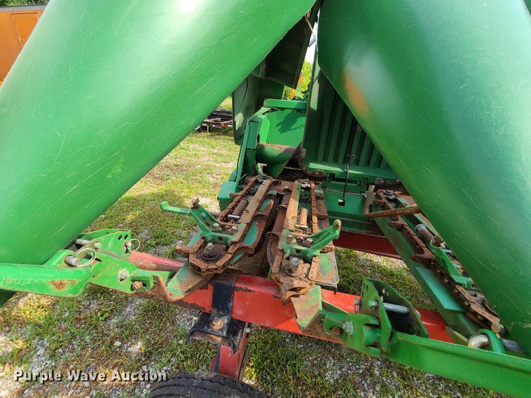 image for item L1306 John Deere 893  corn head