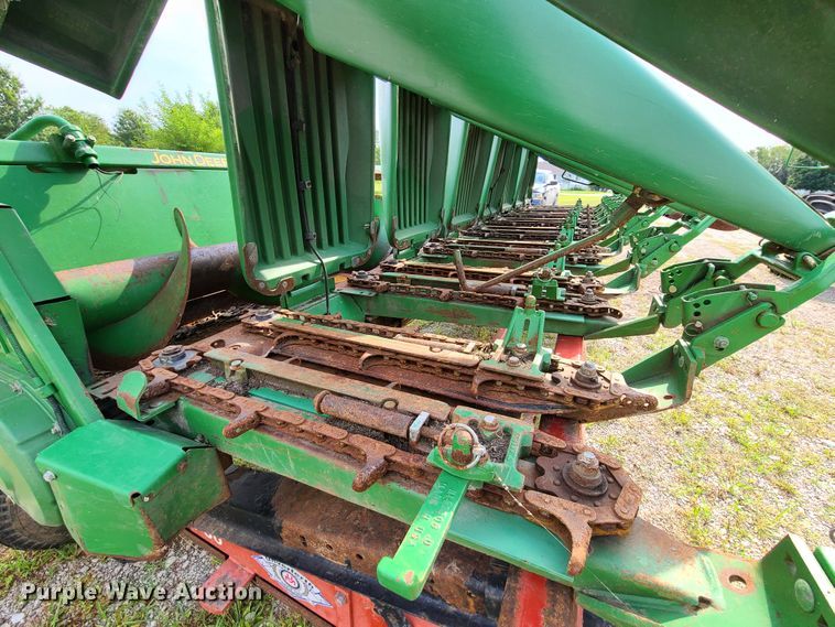image for item L1306 John Deere 893  corn head