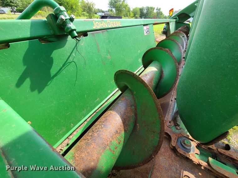 image for item L1306 John Deere 893  corn head