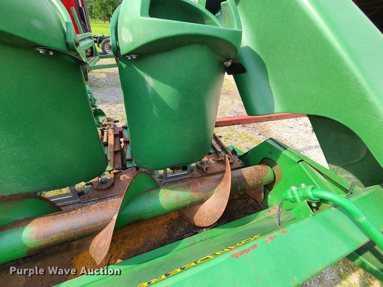 image for item L1306 John Deere 893  corn head