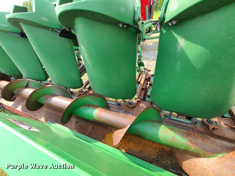 image for item L1306 John Deere 893  corn head
