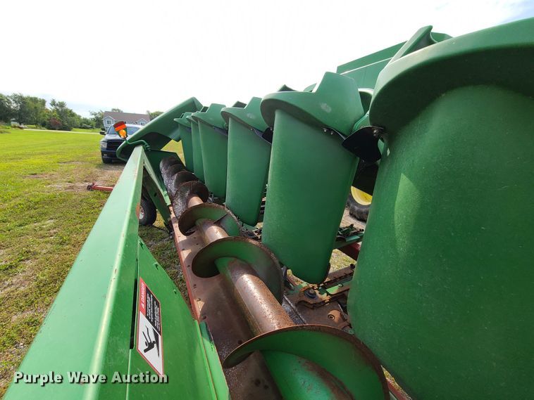 image for item L1306 John Deere 893  corn head