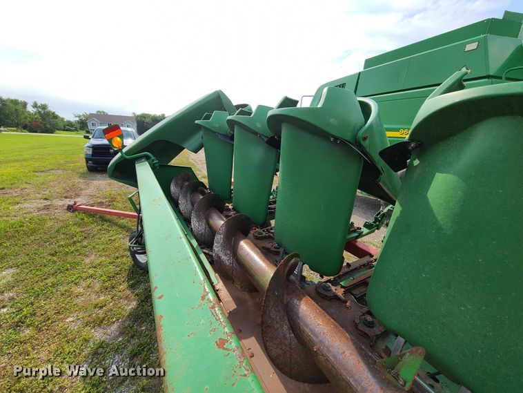 image for item L1306 John Deere 893  corn head