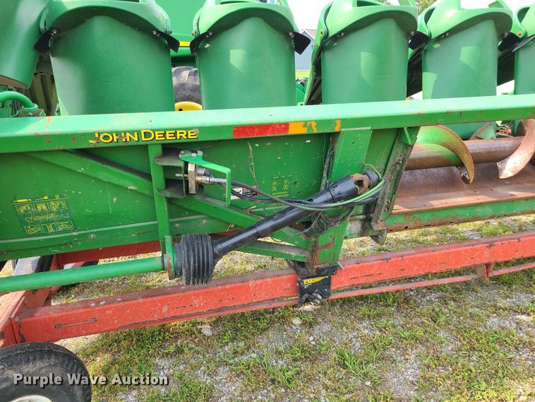 image for item L1306 John Deere 893  corn head