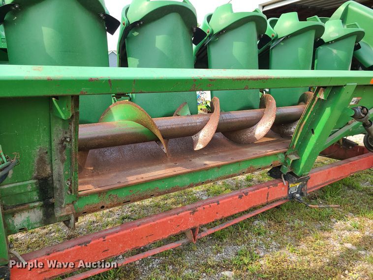 image for item L1306 John Deere 893  corn head