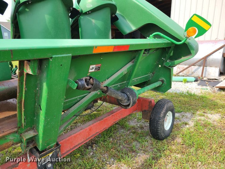image for item L1306 John Deere 893  corn head