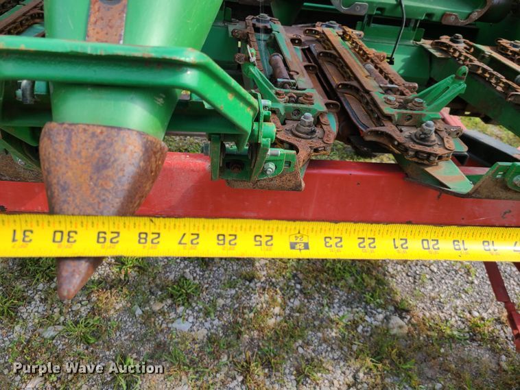 image for item L1306 John Deere 893  corn head