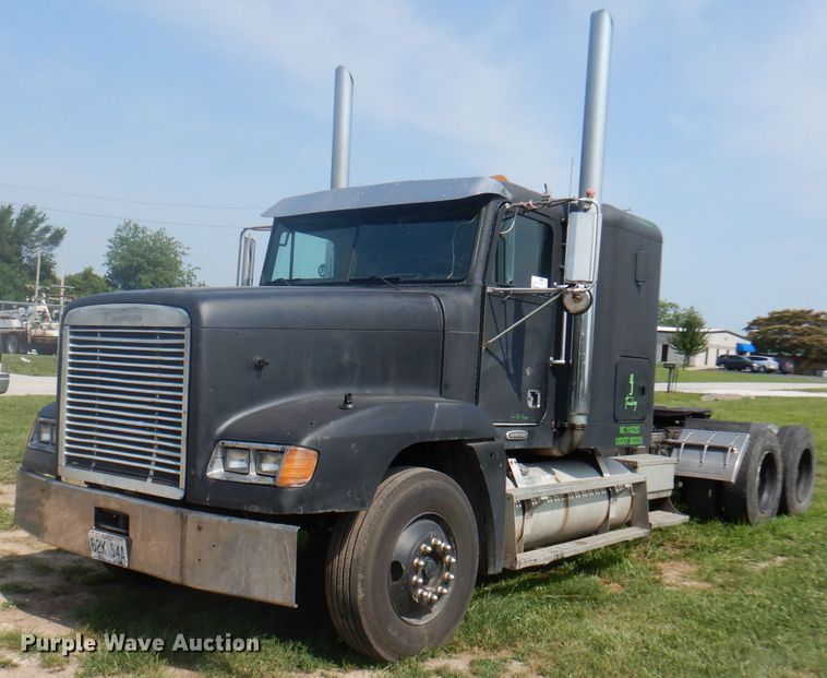 image for item DA5329 2000 Freightliner FLD 120  semi truck