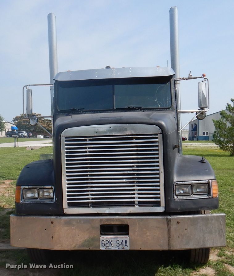 image for item DA5329 2000 Freightliner FLD 120  semi truck