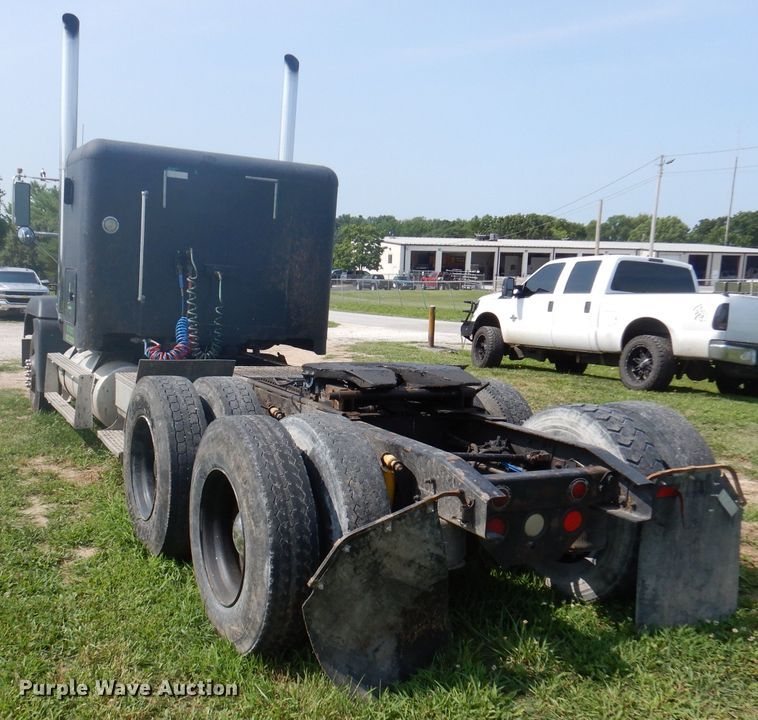 image for item DA5329 2000 Freightliner FLD 120  semi truck