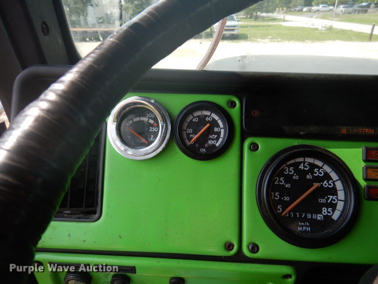 image for item DA5329 2000 Freightliner FLD 120  semi truck