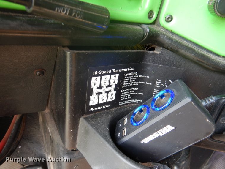 image for item DA5329 2000 Freightliner FLD 120  semi truck