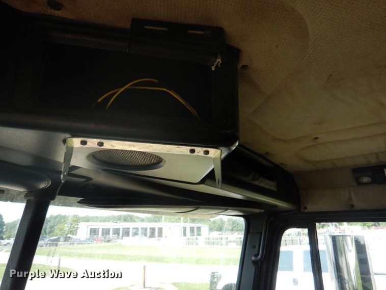 image for item DA5329 2000 Freightliner FLD 120  semi truck